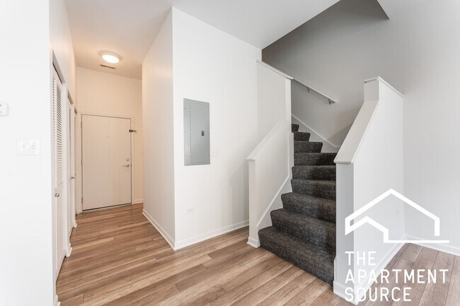 Photo - Modern Duplex Up: 2 Bed 2.5 Bath & In Unit W/D Unidad 204
