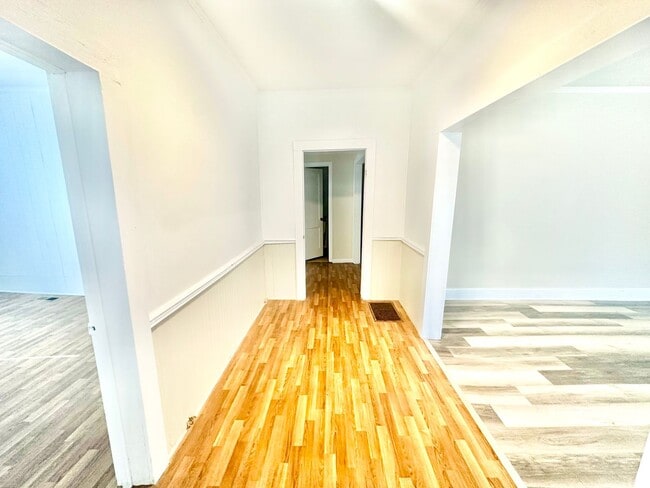 Photo - 1058 Flint Hill St