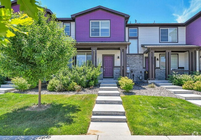 Building Photo - $2,795.00, 3 bed, 2.5 bath located in Auro... Rental