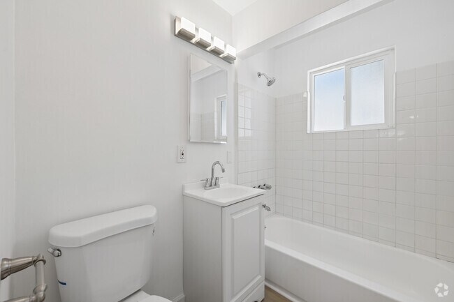 1BR, 1BA - 650SF - Bathroom