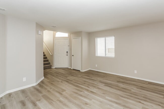 Photo - 7521 Wandering St