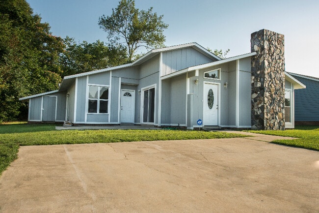 Building Photo - 7117 Tollhouse Dr