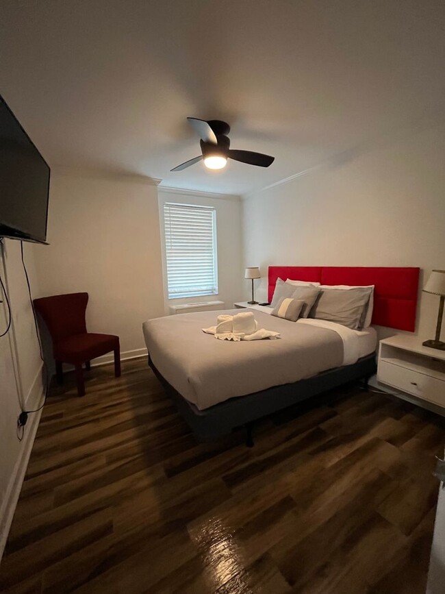 Photo - 300 Peachtree Rd NE