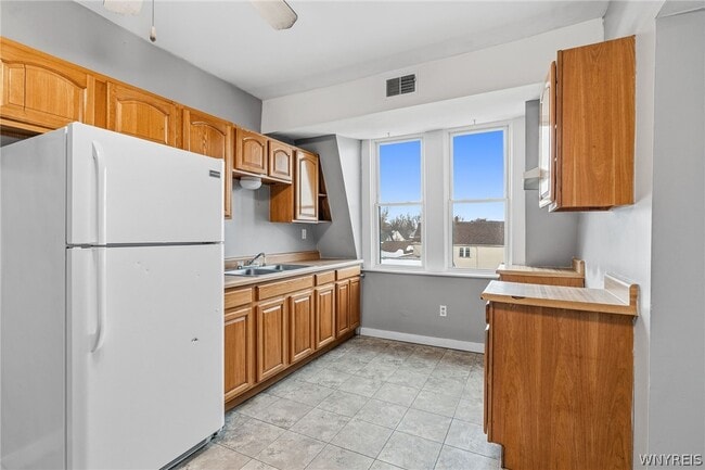 Photo - 2111 Seneca St