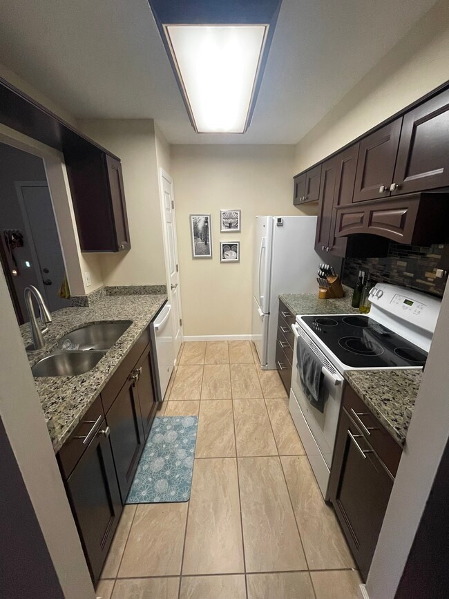 Kitchen - 19 Meadow Ridge E Unit #19 Building F