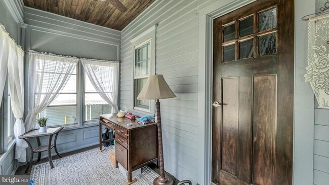 Photo - 323 Monroe Ave