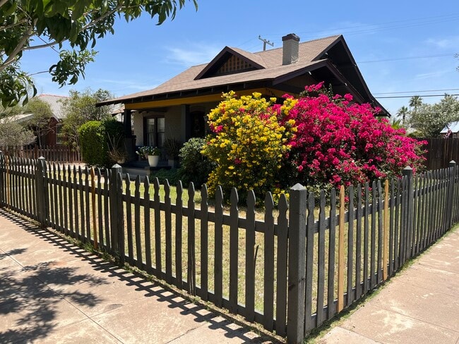 Photo - 501 E Lynwood St