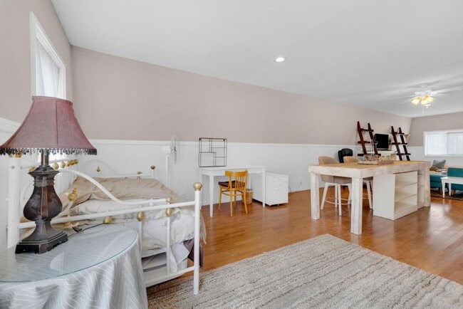 Photo - MOVE-IN SPEACIAL!! Peaceful Farmhouse Stud...