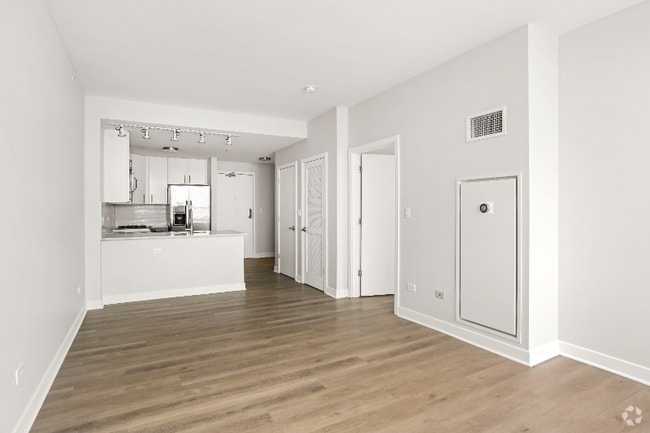 Building Photo - 227 S Halsted St Rental