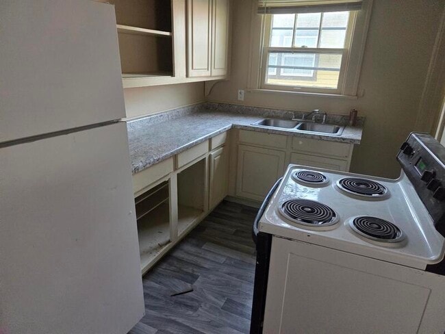 Photo - 927 Dequincy St