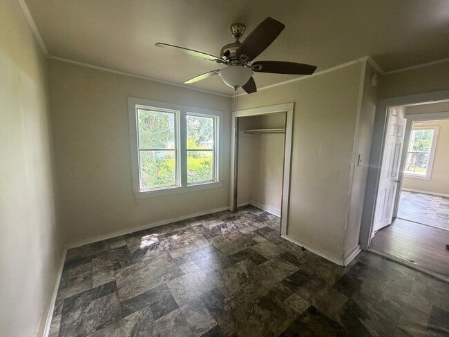806 W D St
