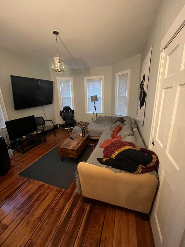 Building Photo - 63 Marshfield St Unit 1