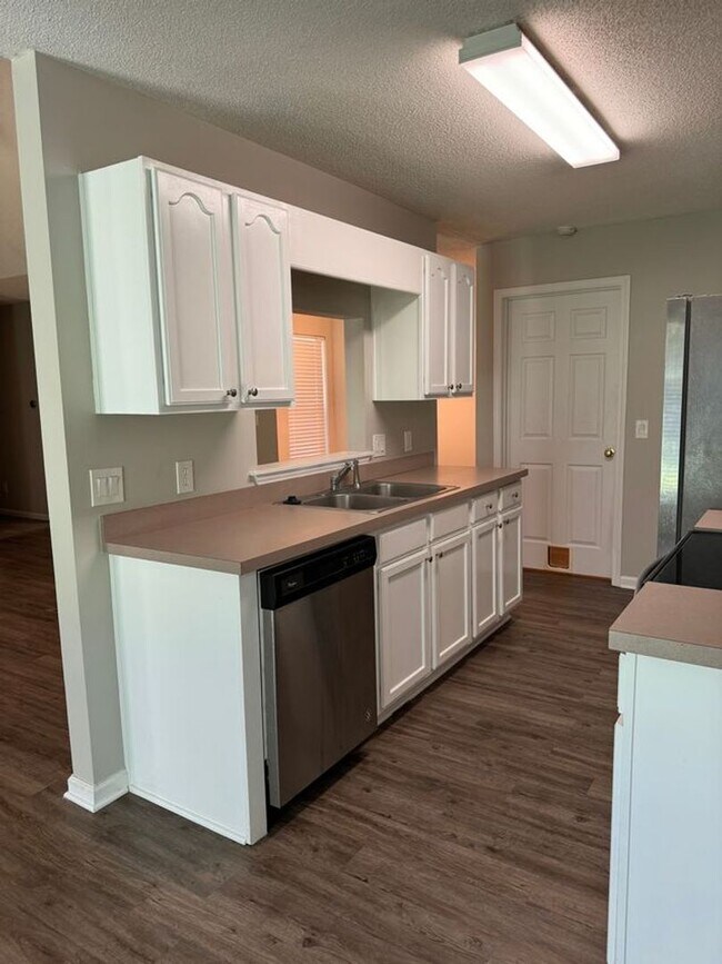 Photo - Home in the heart of Richmond Hill- Mainst...