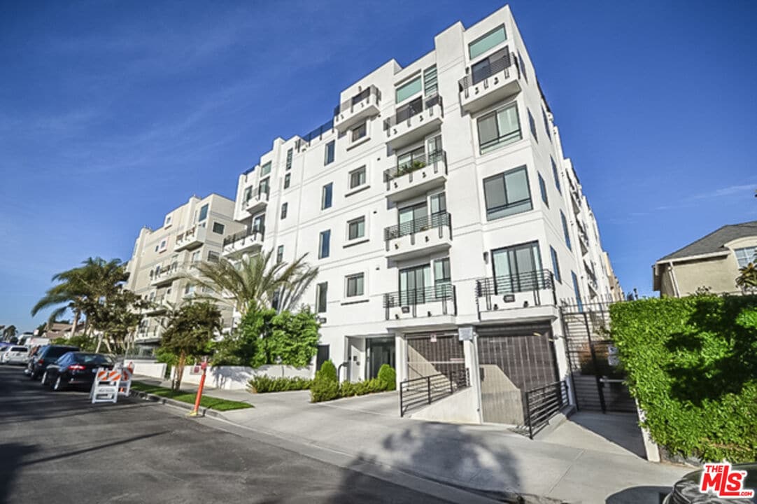 Photo - 1046 Serrano Ave Unidad 402 Rental