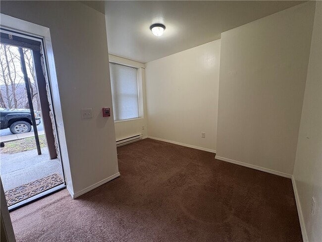 Photo - 2 1/2 Cliff St