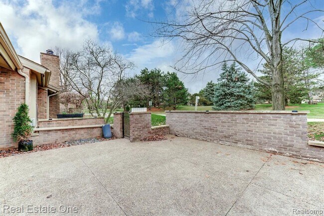 Photo - 1631 S Hill Blvd