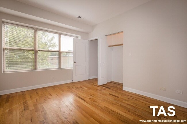 7225 N Rogers Ave Unit 3