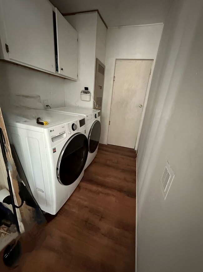 Photo - 520 S Woodchips Rd