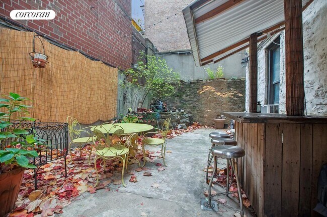 Photo - 461 W 44th St