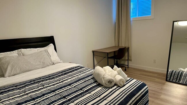 Photo - 7132-7134 34 Ave NW Unit SI ID1588214P
