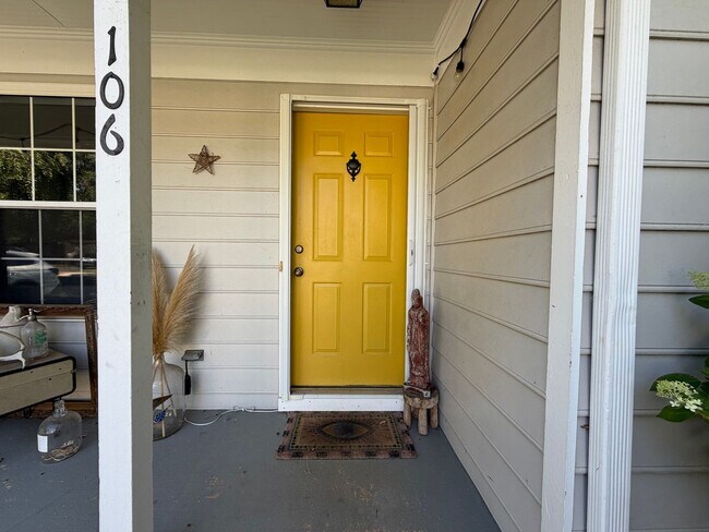 Photo - 106 Westwood Cir