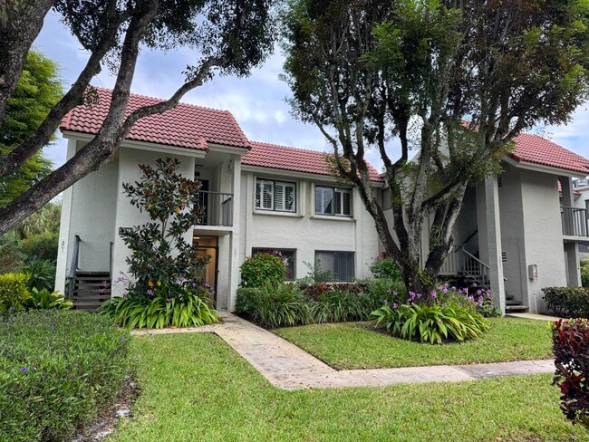 Building Photo - 5750 Fairway Park Ct Unit 101