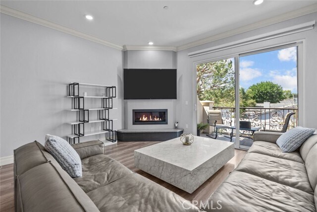 Photo - 201 N Reese Pl Unidad 203