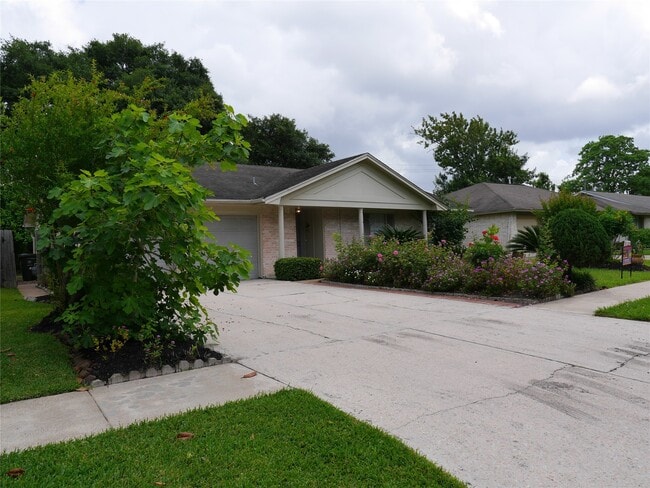 Photo - 13542 Fernhill Dr