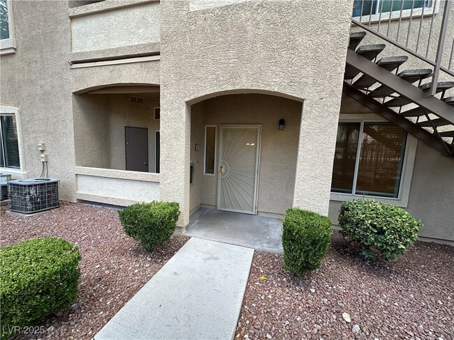 Building Photo - 3395 Cactus Shadow St Unit 102 Rental