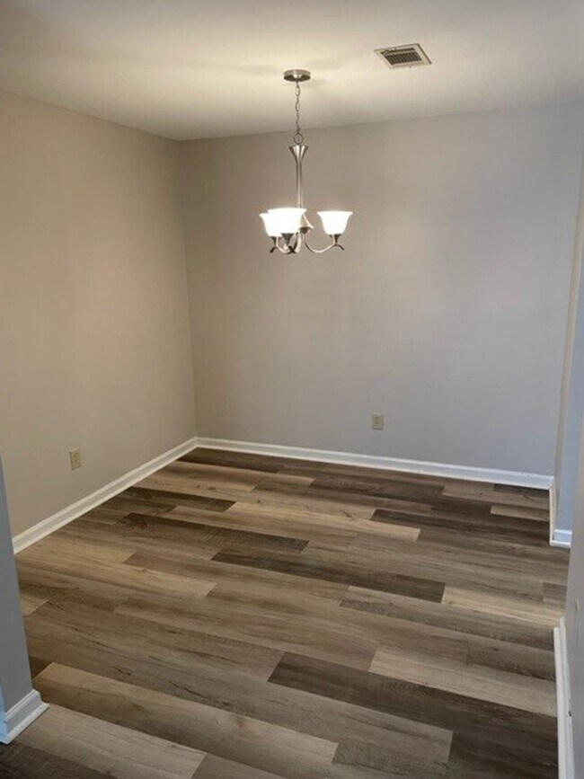 Photo - 712 Ridgefield Dr