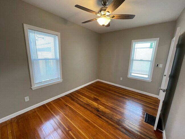 Photo - 227 Holland St