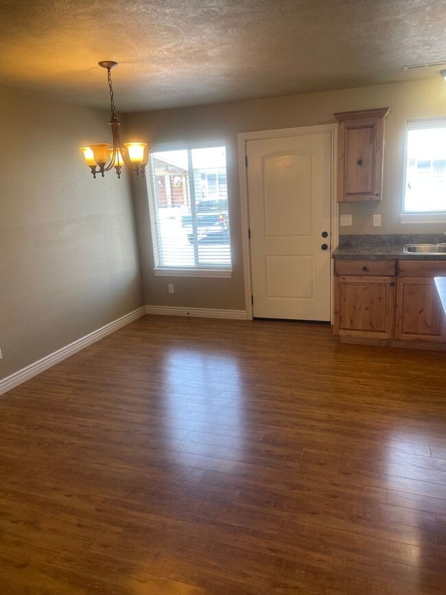 Photo - Beautiful 3 Bed, 1.5 Bath Townhome for Rent in The Meadows – Rexburg, ID
