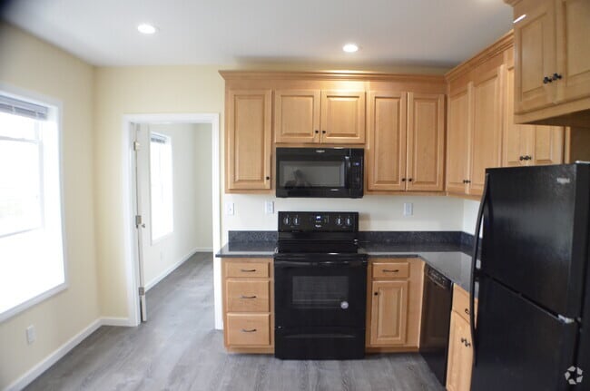 Building Photo - 563 Burritt St Unit 1N Rental