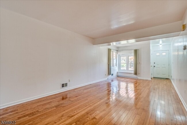 Photo - 536 Elsie Ave