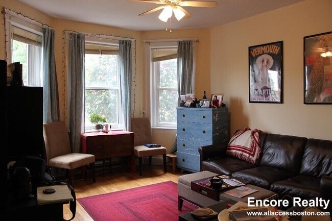 Building Photo - 1637 Commonwealth Ave Unit 1