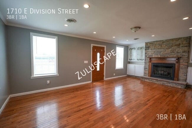 Photo - 1710 E Division St