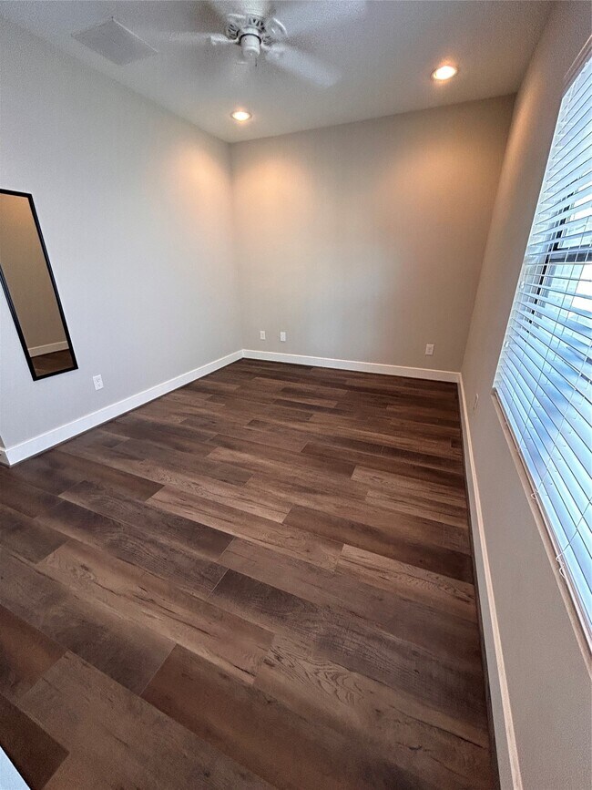 Photo - 211 Milby St