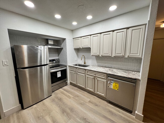 Photo - 5137 Dartmouth Ave N