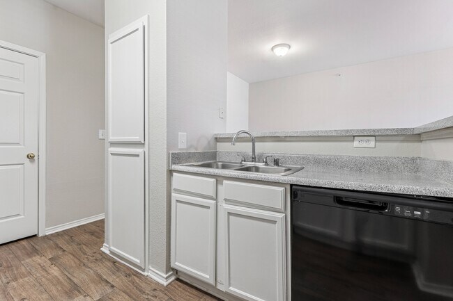 Photo - Pecan Creek on McKinney Apartments