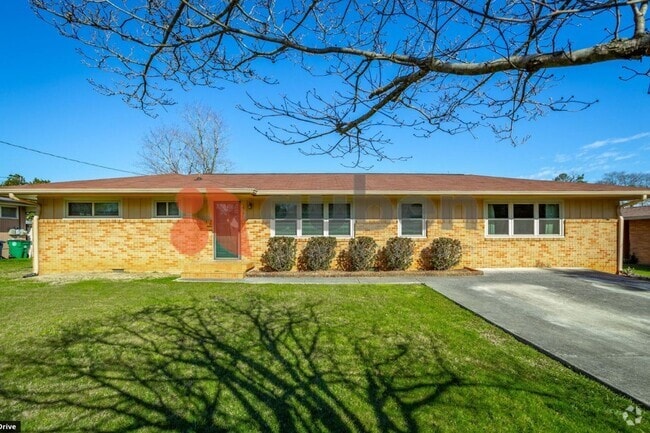 Building Photo - Updated 3 bed 2 bath in East Ridge! Fenced... Rental