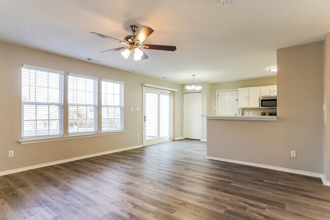 Photo - 6333 Saybrooke Dr