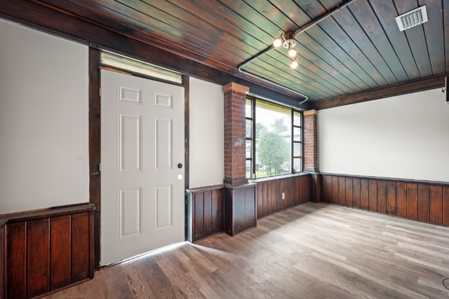 Photo - 1029 W 25th St