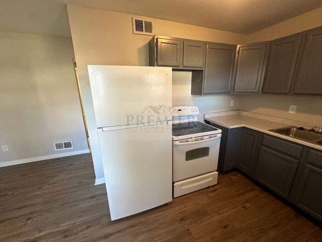 Photo - 6111 E 153rd St #B, Grandview, MO 64030 2B 1B - rent $895 / Move in ready/