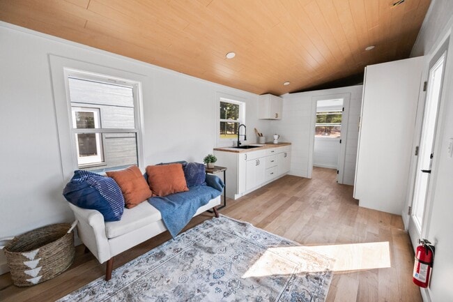 Photo - 2015 Union School Rd SW