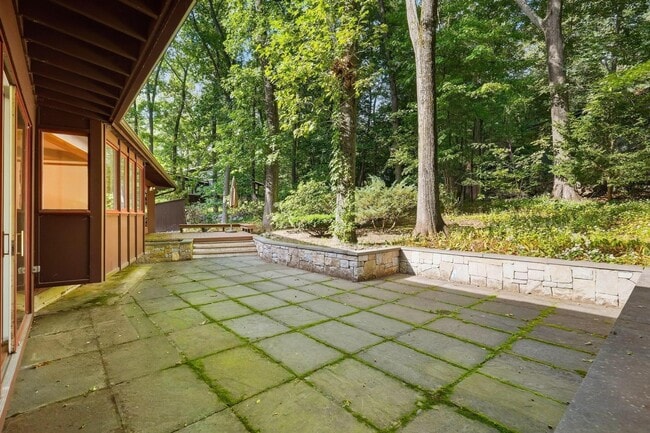 30 Peacock Farm Rd