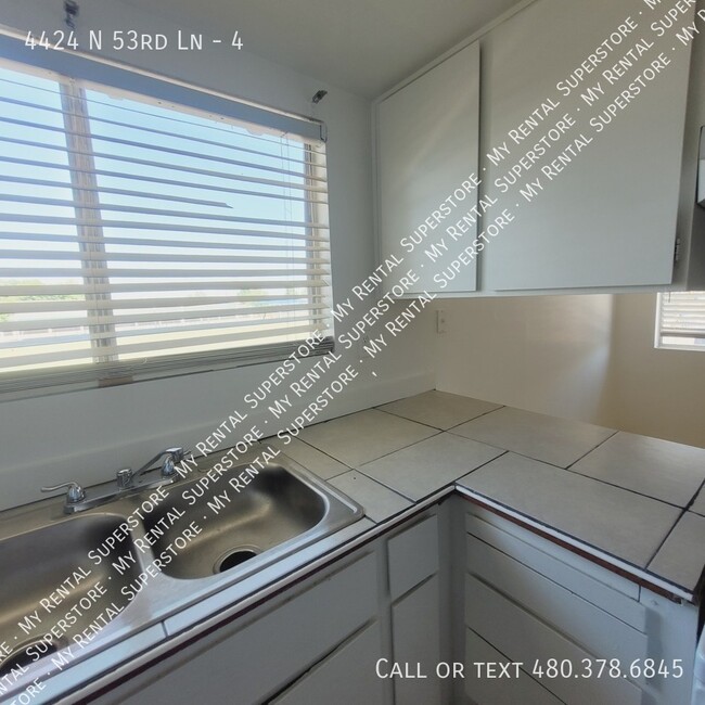 Photo - 4424 N 53rd Ln