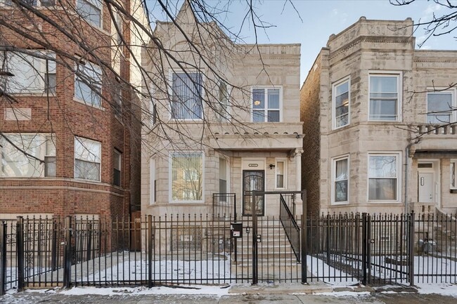 Building Photo - 4211 W Gladys Ave