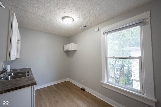 Photo - 2209 E New York St Unit B
