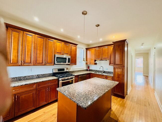 Building Photo - 3236 W Augusta Blvd Unit 1stFloor