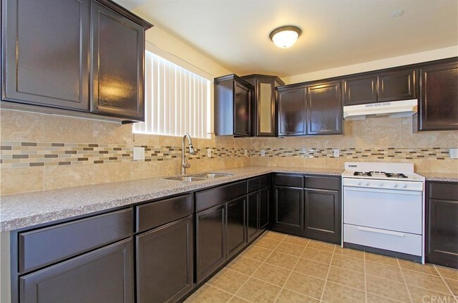 Photo - 343 E 37th St